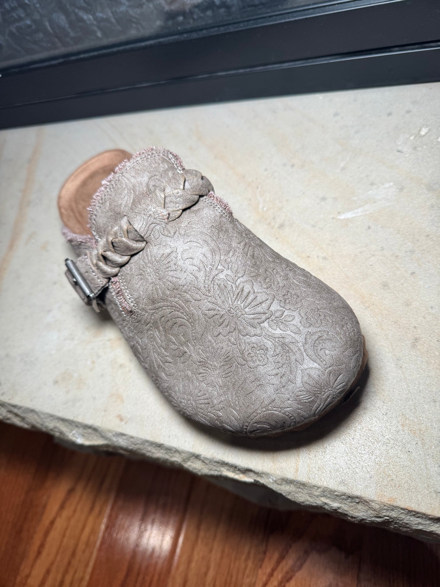 Iris Tooled Very G Women's Slip on Braided Mule