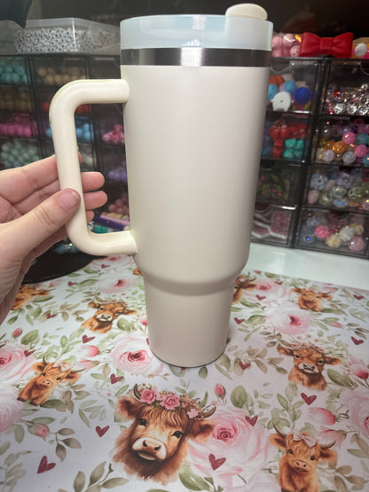 40 oz tumbler w/straw - Oatmilk w/dark cream