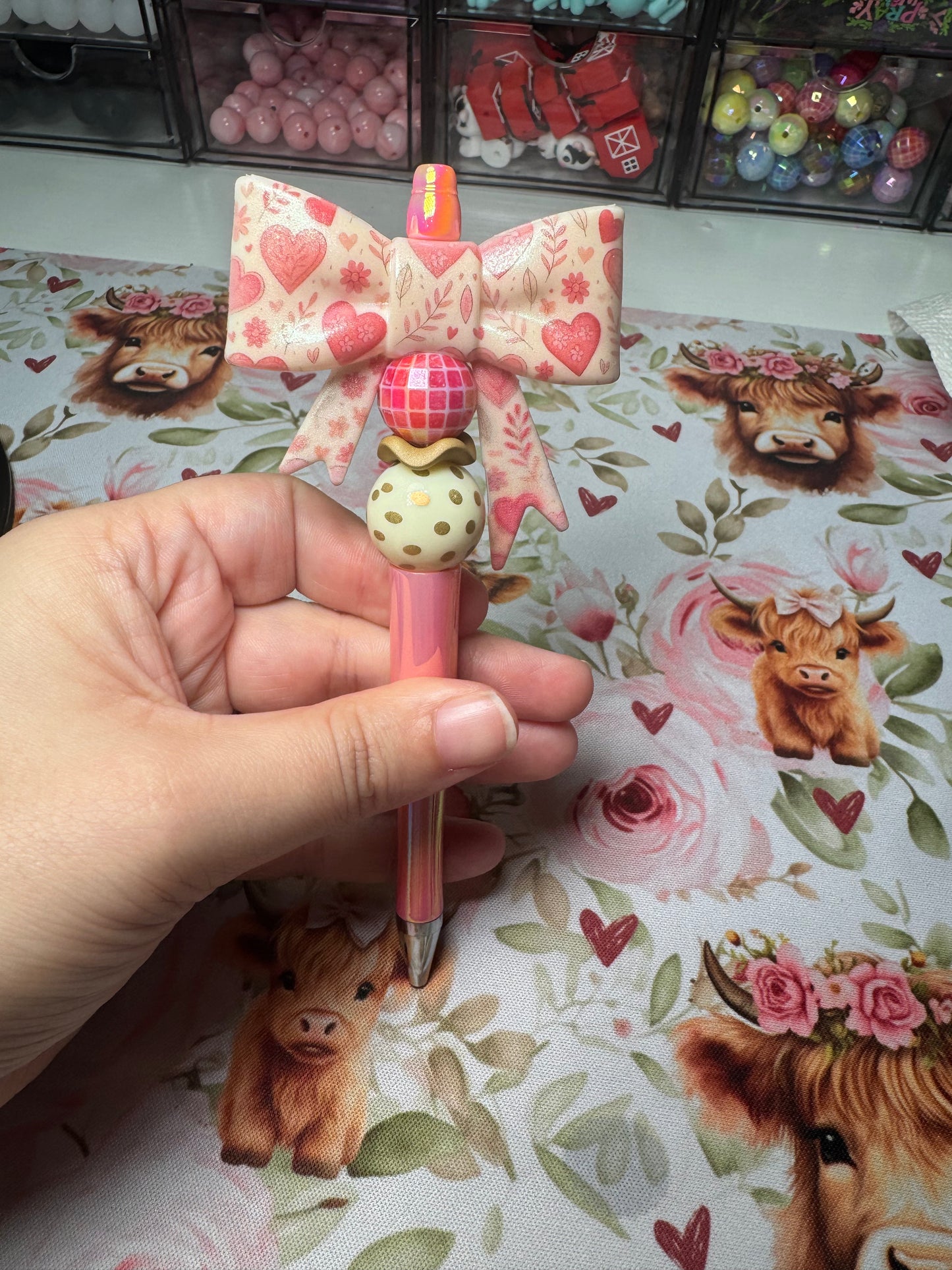 Cream Heart Bow Pen