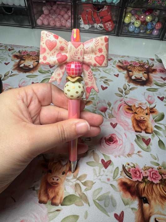 Cream Heart Bow Pen