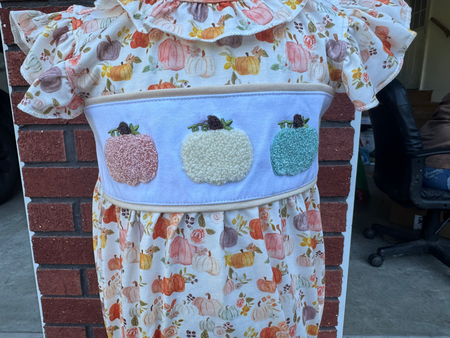 Beige french knot ruffle bubble