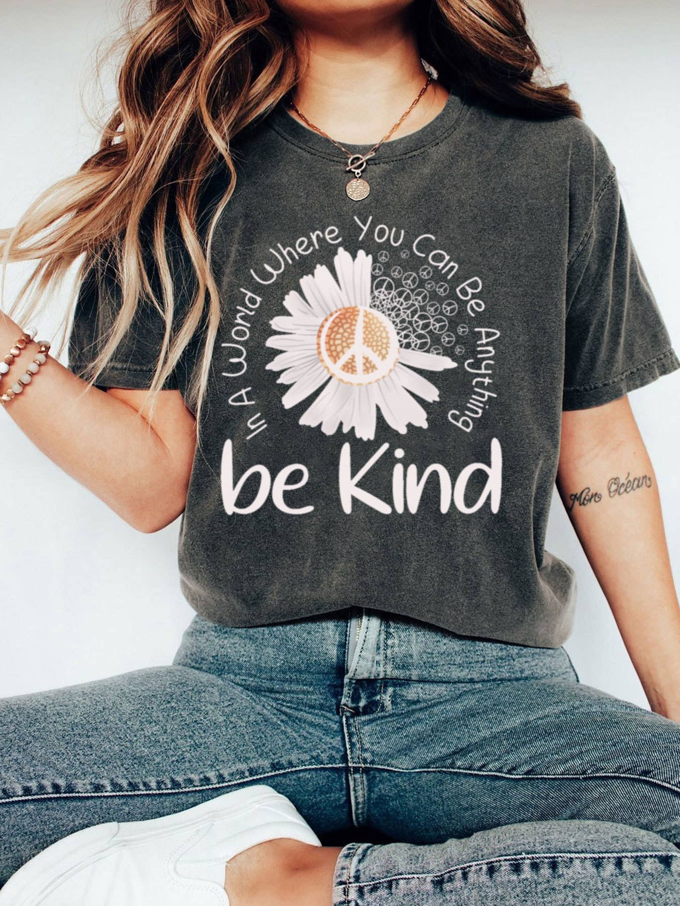 Love & Peace Daisy Floral Graphic Tee